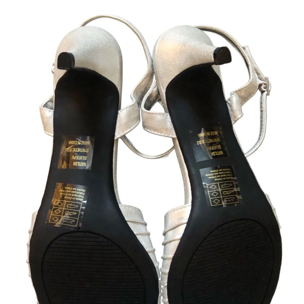 Dyeables Comfort Collection Silver Matilda Slingback Sandals Size 11